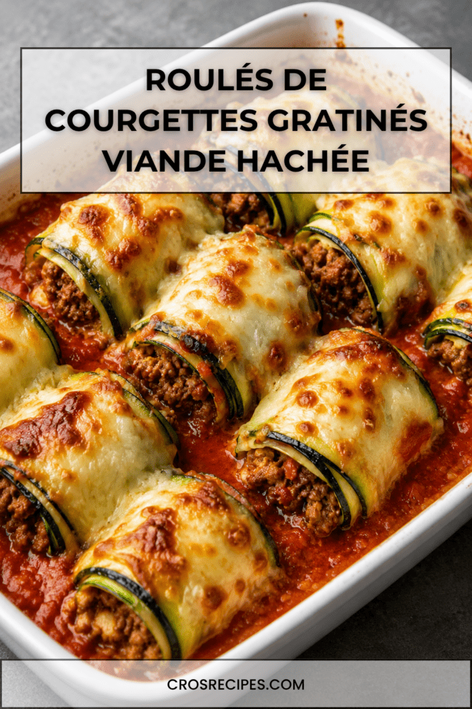 Roulés de courgettes gratinés à la viande hachée, nappés de sauce tomate et de mozzarella fondue, servis dans un plat familial doré au four.