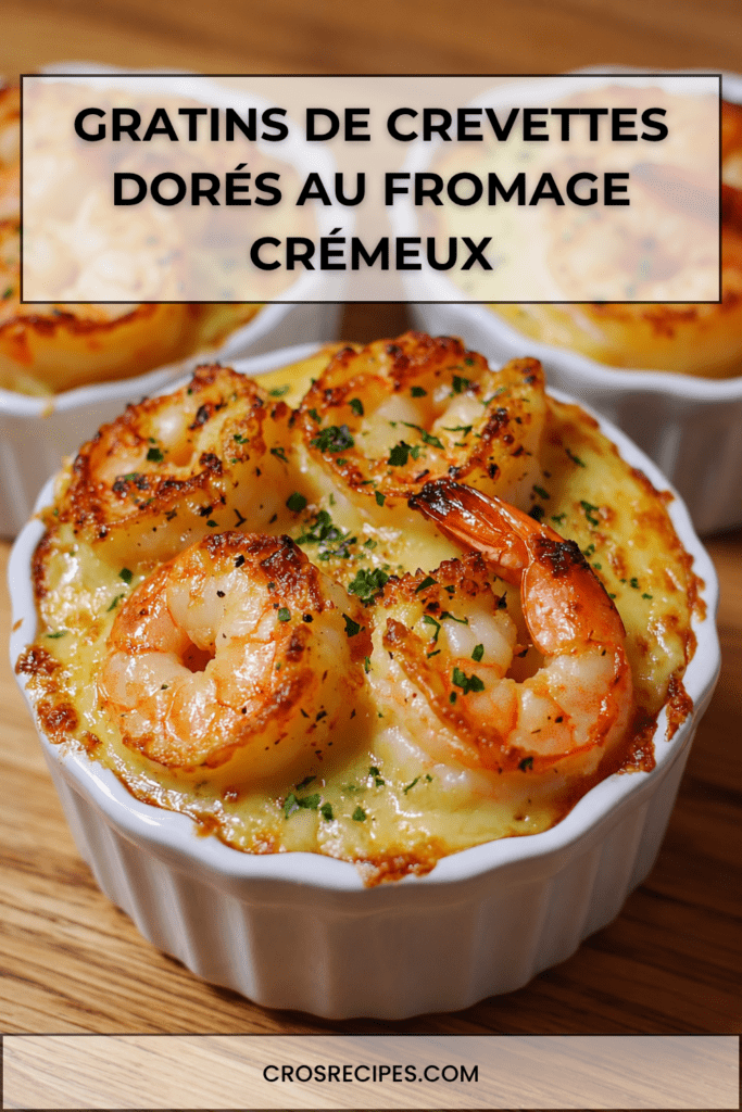 Gratins individuels de crevettes dorées au fromage, servis en ramequins avec une sauce crémeuse, une croûte gratinée et du persil frais.
