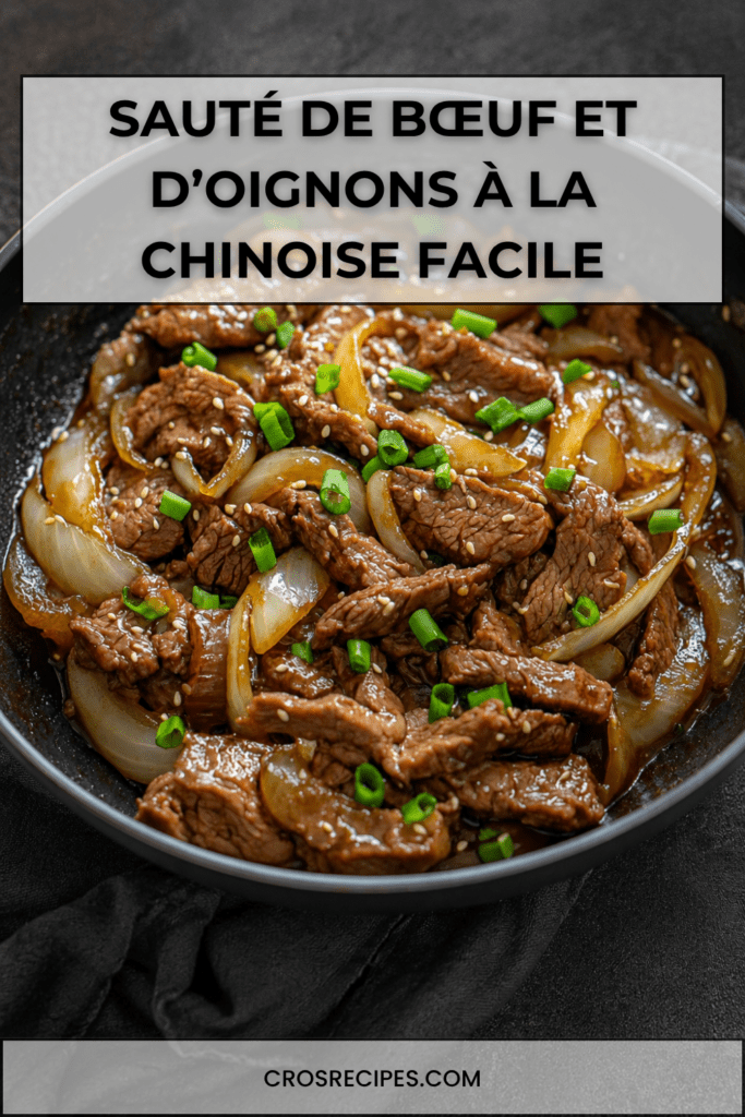 Sauté de bœuf et d’oignons à la chinoise servi avec une sauce brillante, des lamelles de bœuf tendres, des oignons fondants et du riz blanc.